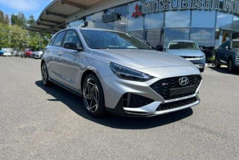 Shimmering silver Gebraucht 2023 Hyundai i30 N Line | € 33.490 (Teuer) - Bild 1/4
