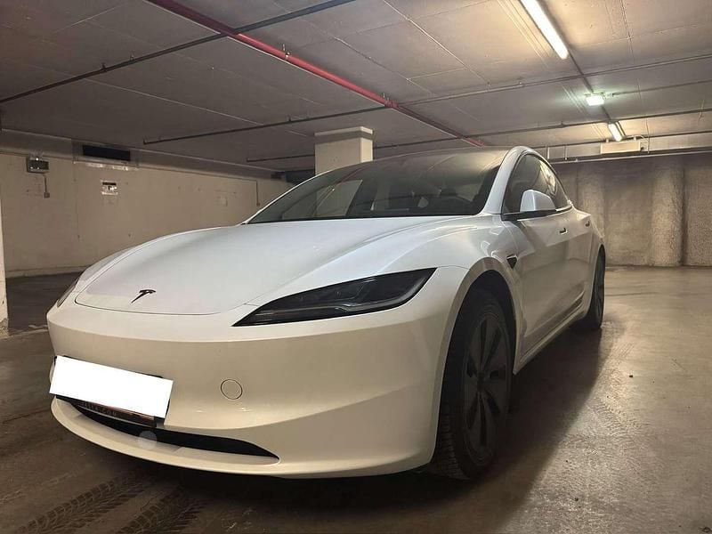 Weiß Gebraucht 2024 Tesla Model 3 Long Range AWD Limousine | € 36.900 (Fairer Preis) - Bild 1/4