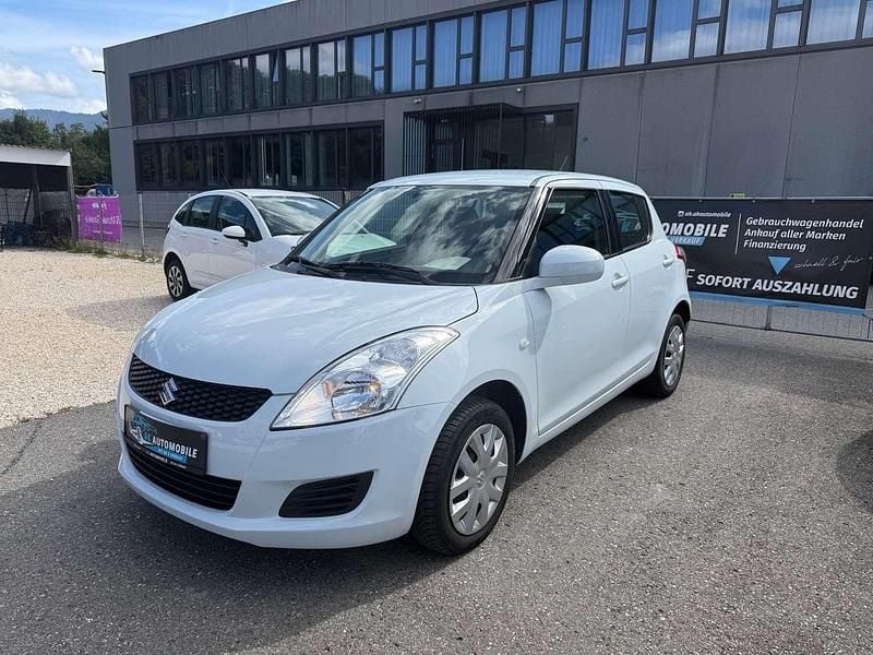 Weiß Gebraucht 2013 Suzuki Swift Club Kleinwagen | € 7.900 (Fairer Preis) - Bild 1/4