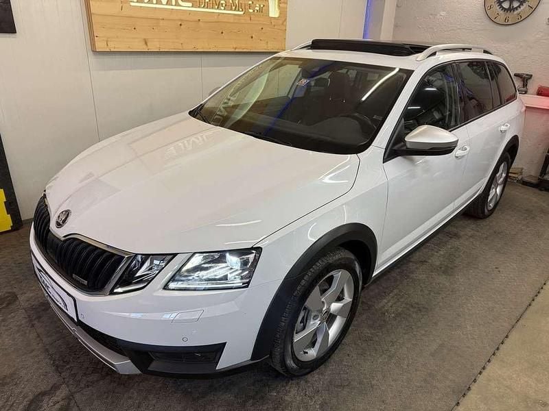 Gebraucht Skoda Octavia Scout 150 PS (110 kW) 2018 Weiß Kombi