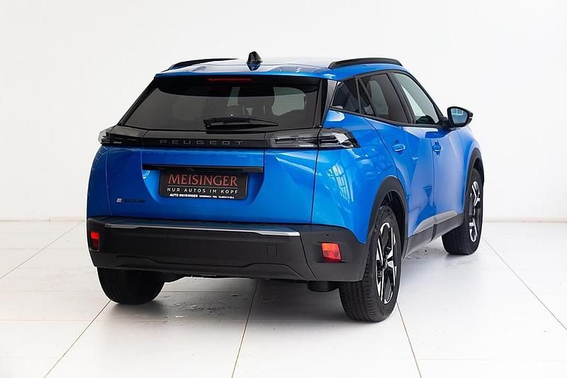 Neu Peugeot e-2008 Allure 114 kW (156 PS) 2025 Blau SUV