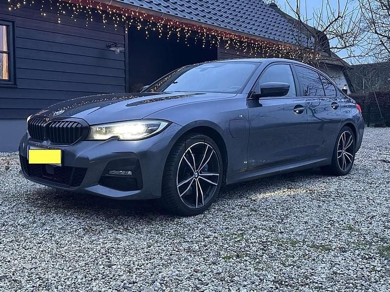 Gebraucht BMW 330e M Sport 184 PS (135 kW) 2021 Grau Limousine