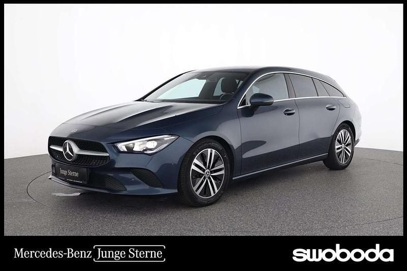 Blau Gebraucht 2021 Mercedes CLA200 Shooting Brake Kombi | € 27.800 (Superpreis) - Bild 1/4