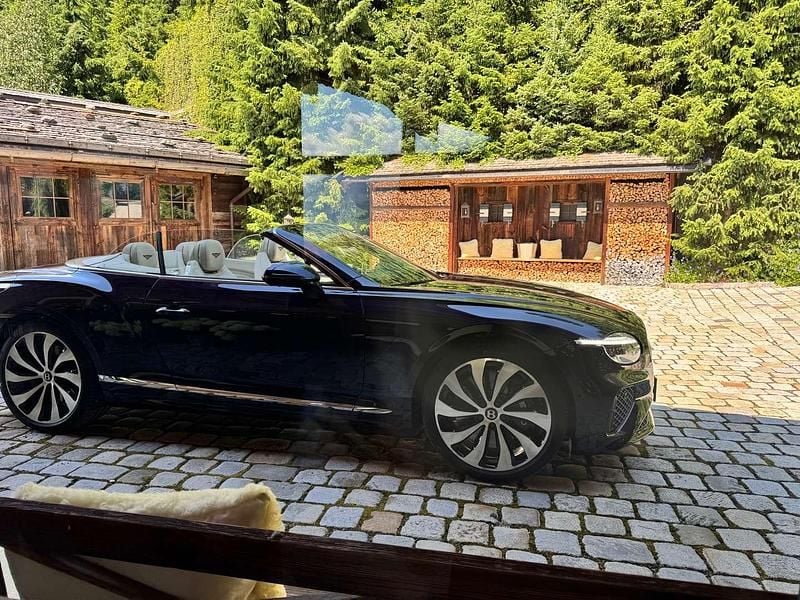 Blau Neu 2025 Bentley Continental Limousine | € 428.000 - Bild 1/1