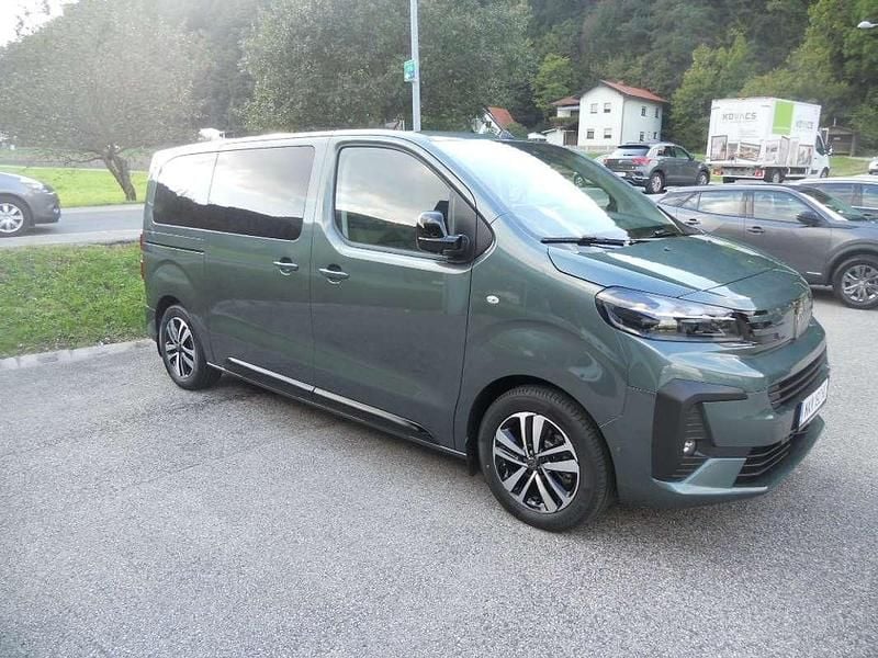 Gebraucht Peugeot Traveller Premium 179 PS (131 kW) 2025 Grün Van / Kleinbus