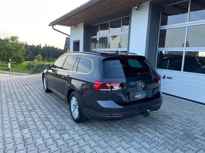 Gebraucht VW Passat Business 122 PS (89 kW) 2022 Grau Kombi