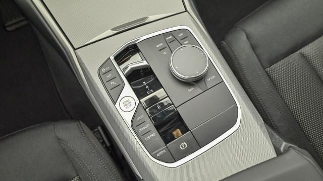 Gebraucht BMW 318 150 PS (110 kW) 2023 Skyscraper grau met. Kombi