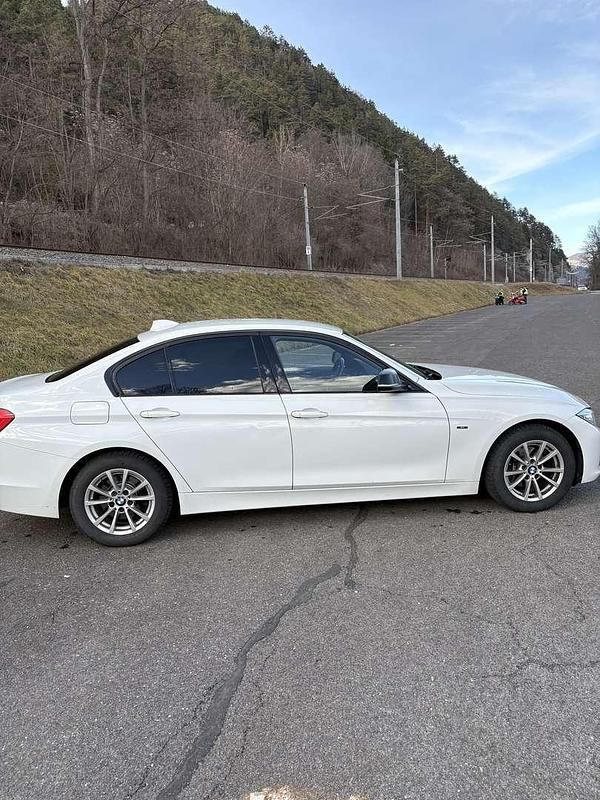 Gebraucht BMW 318 143 PS (105 kW) 2013 Limousine