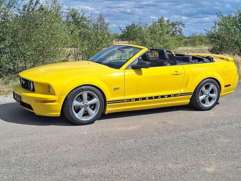 Gebraucht Ford Mustang GT 305 PS (224 kW) 2005 Gelb Cabrio