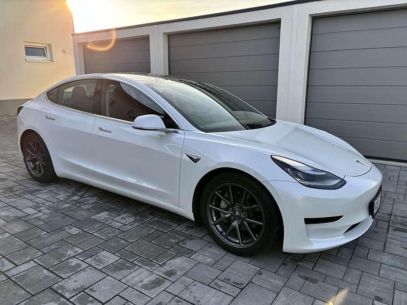 Gebraucht 2019 Tesla Model 3 Standard Range Limousine | € 18.600 (Fairer Preis) - Bild 1/4