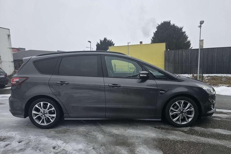 Grau Gebraucht 2018 Ford S-MAX ST-Line Van / Kleinbus | € 25.900 - Bild 1/4