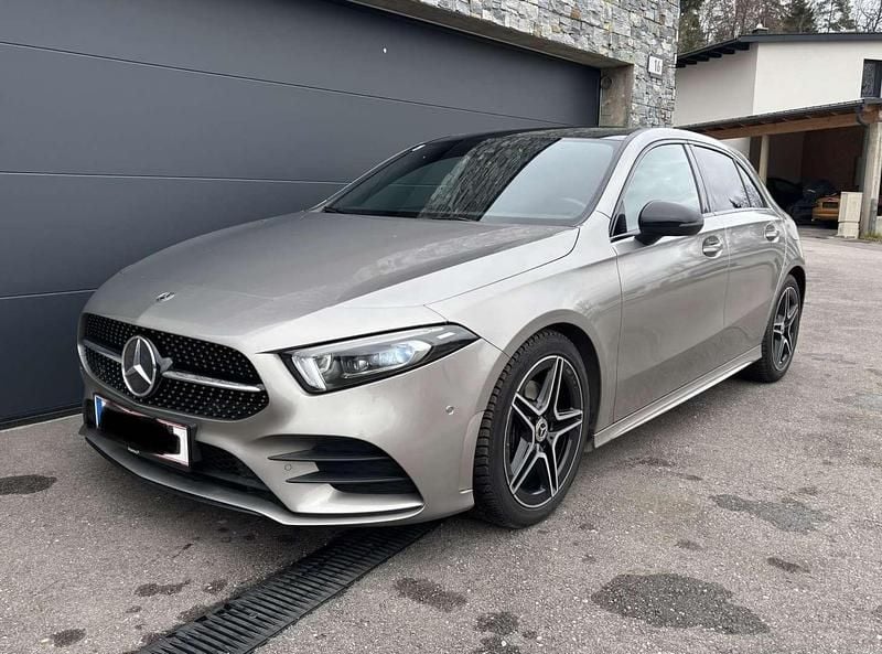 Silber Gebraucht 2020 Mercedes A180 AMG line Limousine | € 22.900 (Guter Preis) - Bild 1/4