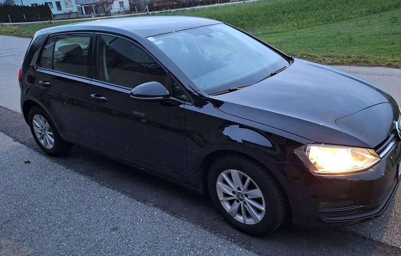 Schwarz Gebraucht 2013 VW Golf VII Trendline Limousine | € 7.990 (Teuer) - Bild 1/4