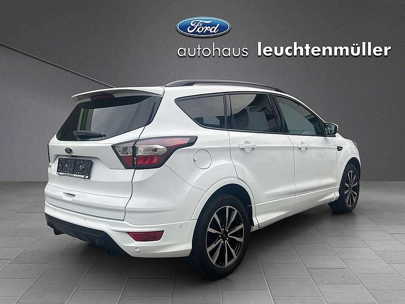 Gebraucht Ford Kuga ST-Line 120 PS (88 kW) 2017 Weiß SUV