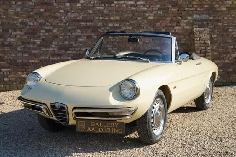 Gebraucht Alfa Romeo Spider 109 PS (80 kW) 1967 Beige Cabrio