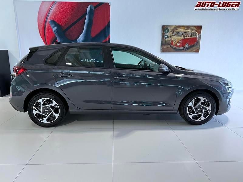 Neu Hyundai i30 GO! 99 PS (72 kW) 2025 Ecotronic grey pearl Limousine