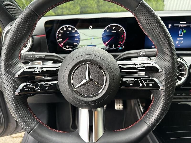 Gebraucht Mercedes A180 AMG Line Premium 116 PS (85 kW) 2023 Grau Limousine