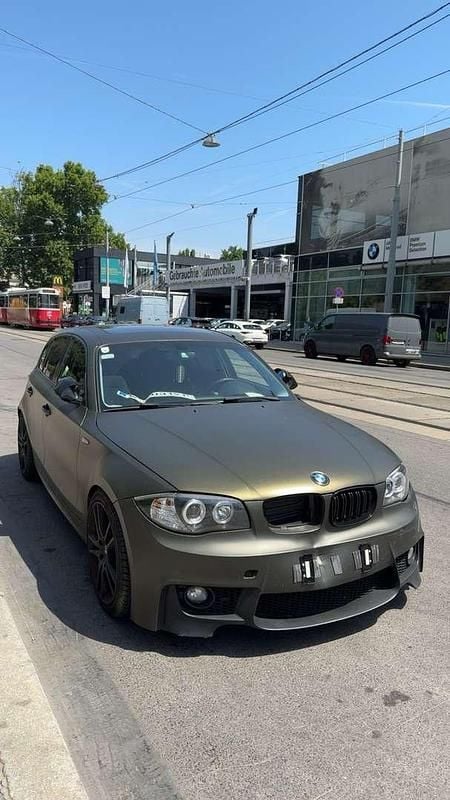 Grün Gebraucht 2007 BMW 120 Kleinwagen | € 2.000 - Bild 1/4