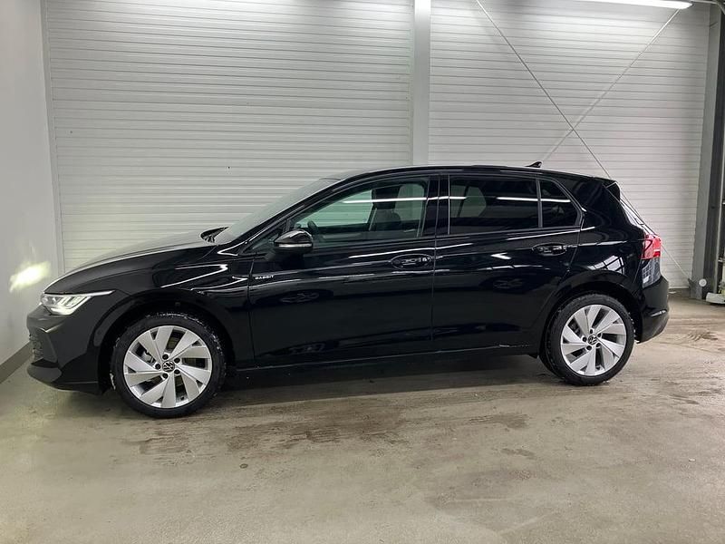 Neu VW Golf VIII 115 PS (84 kW) 2026 Schwarz  metallic