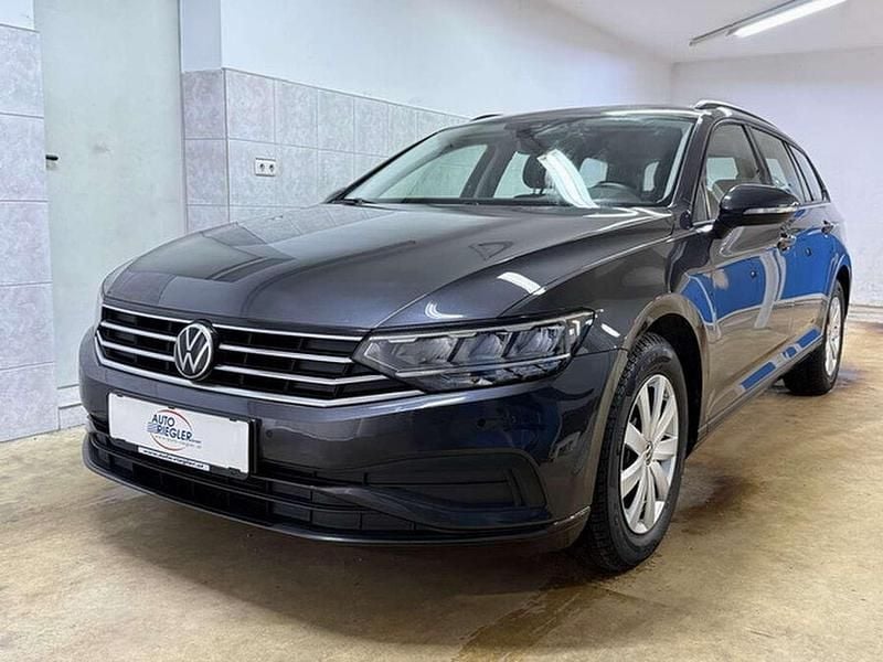 Gebraucht VW Passat 122 PS (89 kW) 2023 Grau Kombi