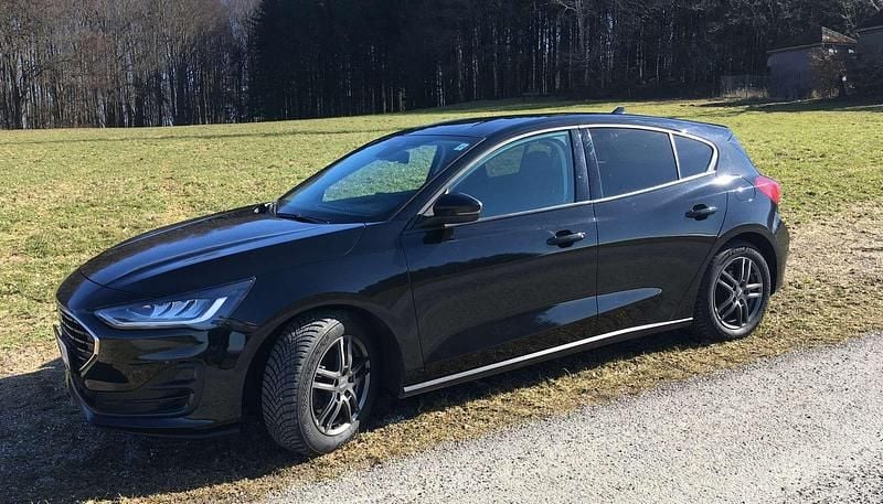 Gebraucht Ford Focus 101 PS (74 kW) 2022 Schwarz Limousine