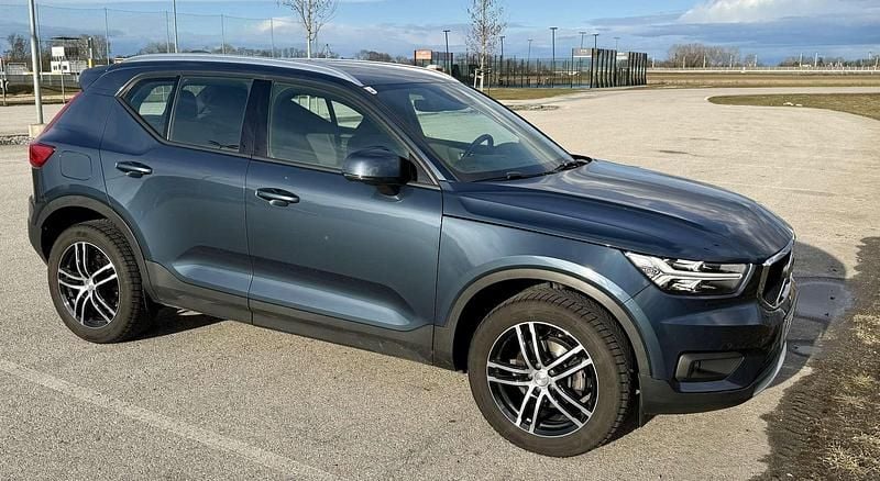Gebraucht Volvo XC40 Momentum 129 PS (94 kW) 2021 Blau SUV