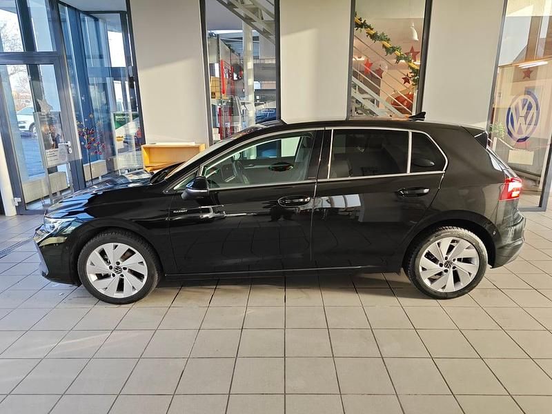 Gebraucht VW Golf VIII 115 PS (84 kW) 2025 Schwarz  metallic Limousine