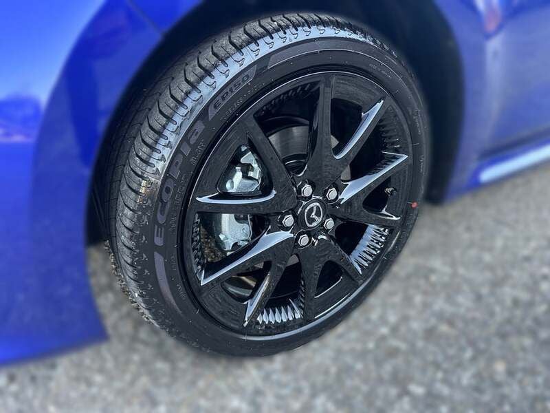 Neu Mazda 2 Homura-Line 92 PS (67 kW) 2025 Dunkelblau  metallic