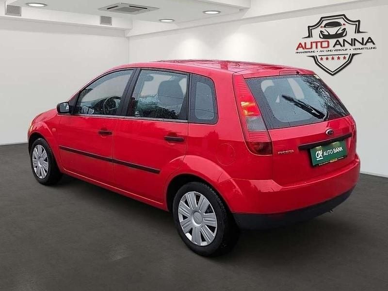 Gebraucht Ford Fiesta Ambiente 69 PS (50 kW) 2005 Rot Kleinwagen