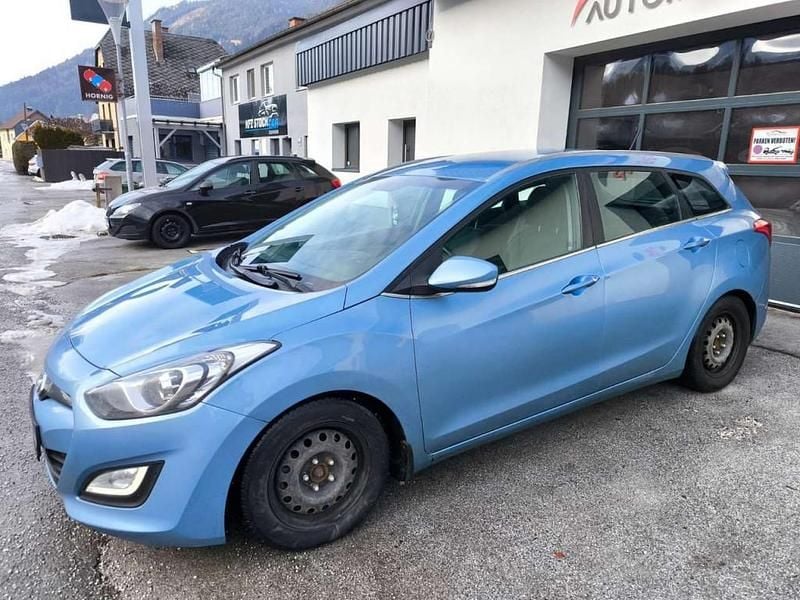 Gebraucht Hyundai i30 Premium 110 PS (80 kW) 2013 Blau Kombi