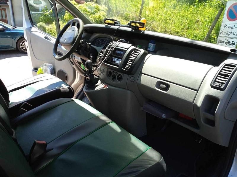 Gebraucht Renault Trafic 101 PS (74 kW) 2005 Silber Van / Kleinbus