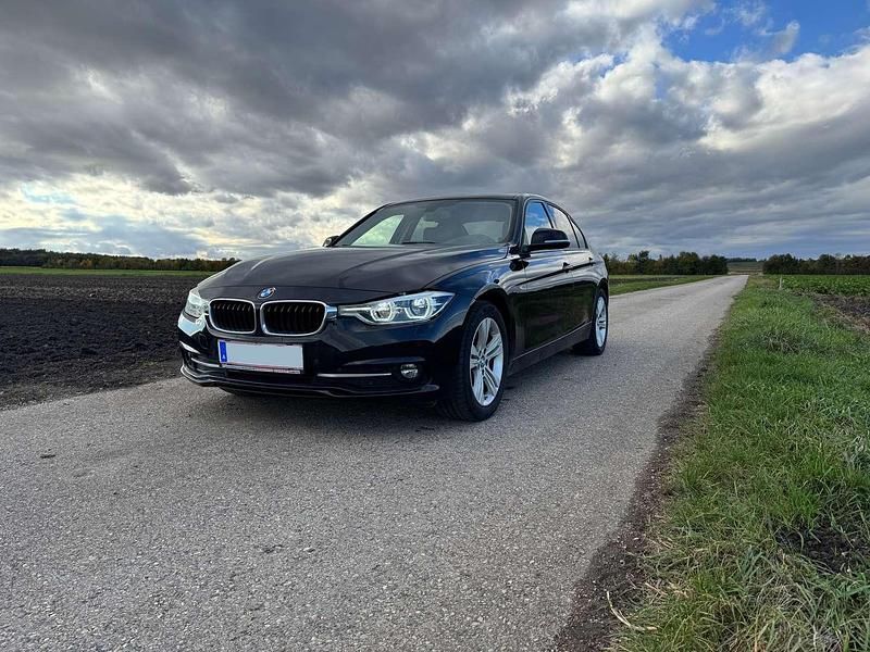 Schwarz Gebraucht 2015 BMW 320 Sport Line Limousine | € 20.999 (Fairer Preis) - Bild 1/4