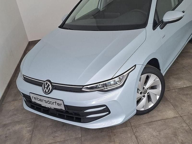 Neu VW Golf VIII 115 PS (84 kW) 2026 Dunkelblau  normal