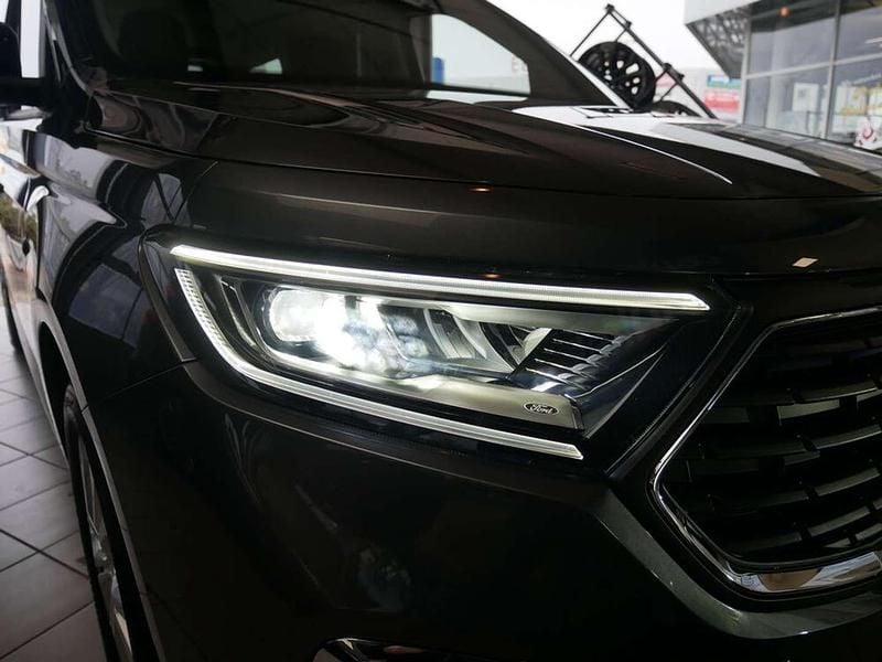 Neu Ford Tourneo Titanium 122 PS (89 kW) 2025 Grau Kombi