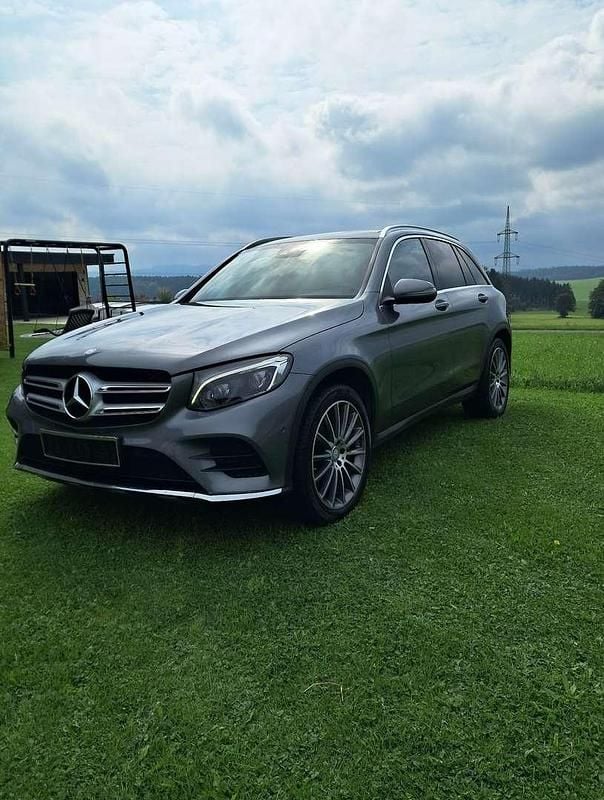 Grau Gebraucht 2016 Mercedes GLC250 AMG SUV | € 24.500 (Guter Preis) - Bild 1/4