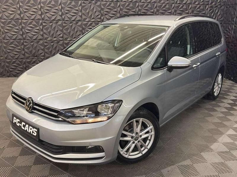 Gebraucht VW Touran 150 PS (110 kW) 2025 Silber Van / Kleinbus
