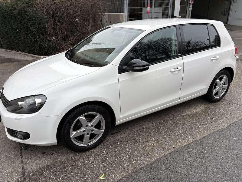 Gebraucht VW Golf VII 105 PS (77 kW) 2012 Weiß Limousine