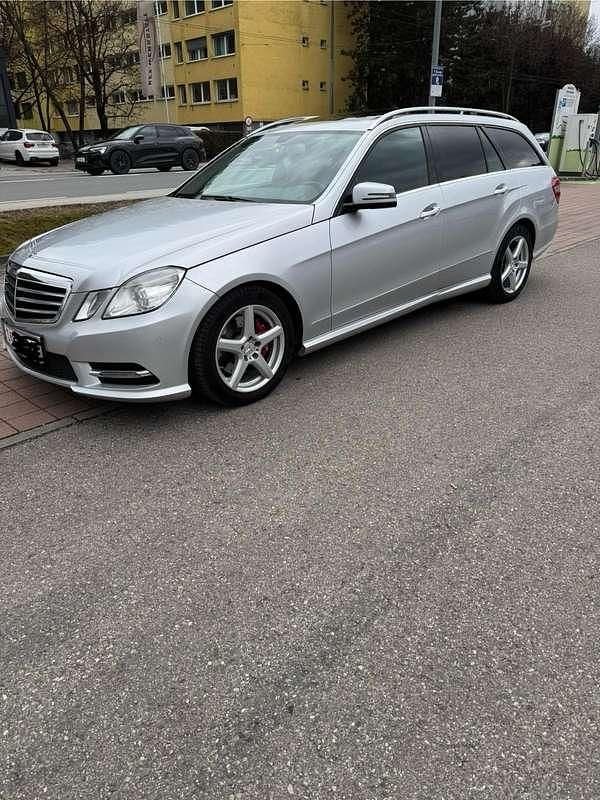 Silber Gebraucht 2013 Mercedes E220 Avantgarde Kombi | € 11.400 (Guter Preis) - Bild 1/4