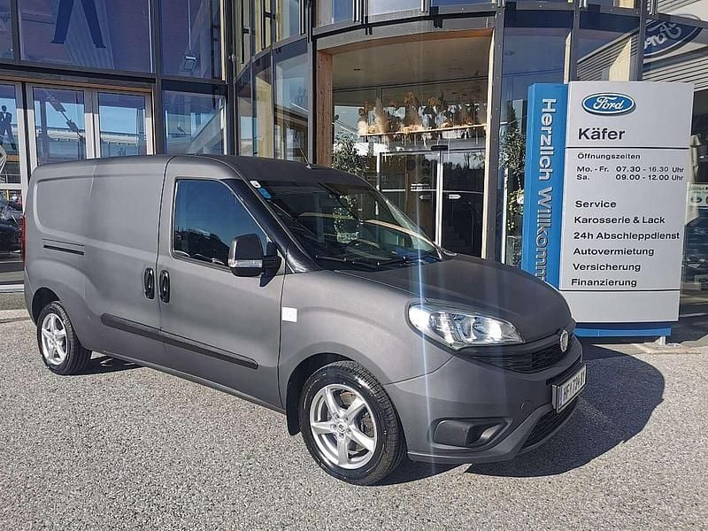 Grau Gebraucht 2015 Fiat Doblò Van / Kleinbus | € 9.990 - Bild 1/4