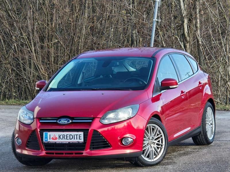Gebraucht Ford Focus Titanium 95 PS (69 kW) 2011 Rot Kleinwagen