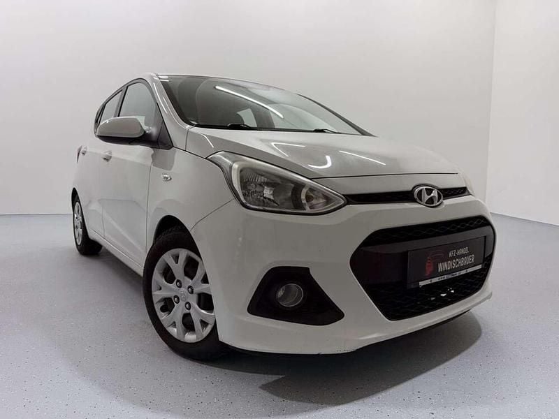 Gebraucht Hyundai i10 Comfort 87 PS (63 kW) 2015 Weiß Kleinwagen