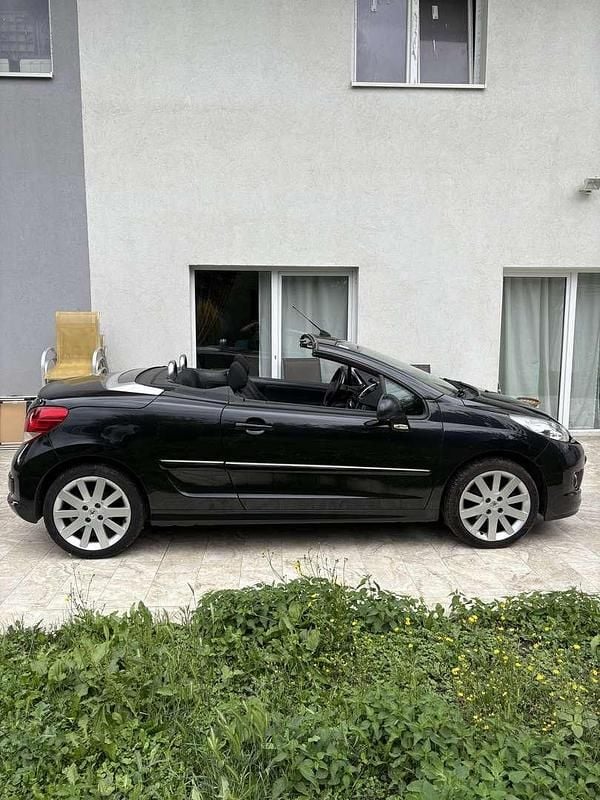Gebraucht Peugeot 207 CC 120 PS (88 kW) 2011 Schwarz Cabrio