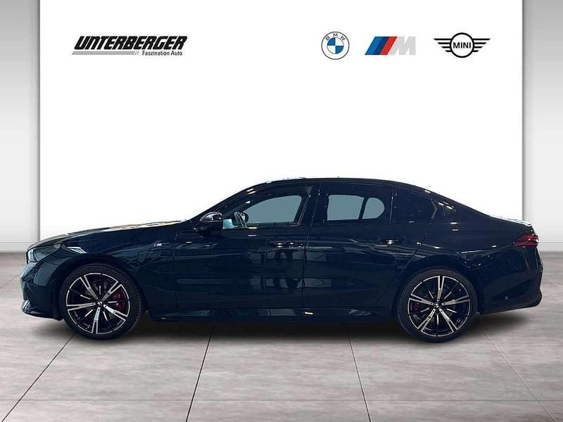 Gebraucht BMW 550e M Sport 488 PS (358 kW) 2025 Schwarz Limousine