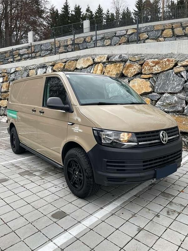 Gebraucht VW T6 Design 102 PS (75 kW) 2016 Van