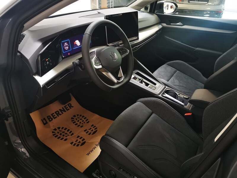 Gebraucht VW Golf VIII Life 115 PS (84 kW) 2024 Mittelgrau  metallic Kombi