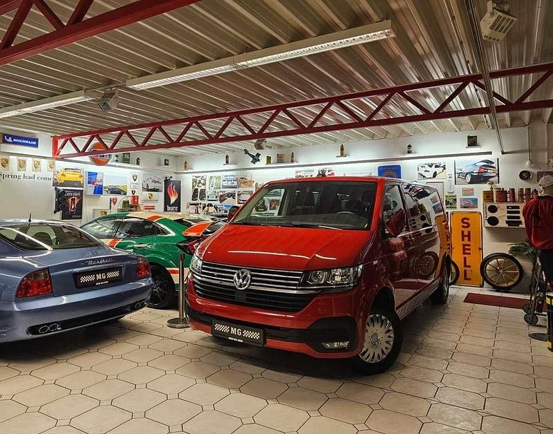 Rot Gebraucht 2021 VW T6.1 Comfortline Van | € 32.490 (Teuer) - Bild 1/4