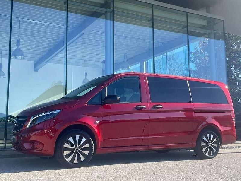 Gebraucht Mercedes Vito 163 PS (119 kW) 2024 Rot Van