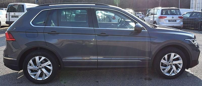 Gebraucht VW Tiguan Life 150 PS (110 kW) 2022 Grau SUV
