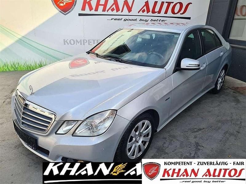 Silber Gebraucht 2010 Mercedes E200 Elegance Limousine | € 10.990 (Fairer Preis) - Bild 1/4