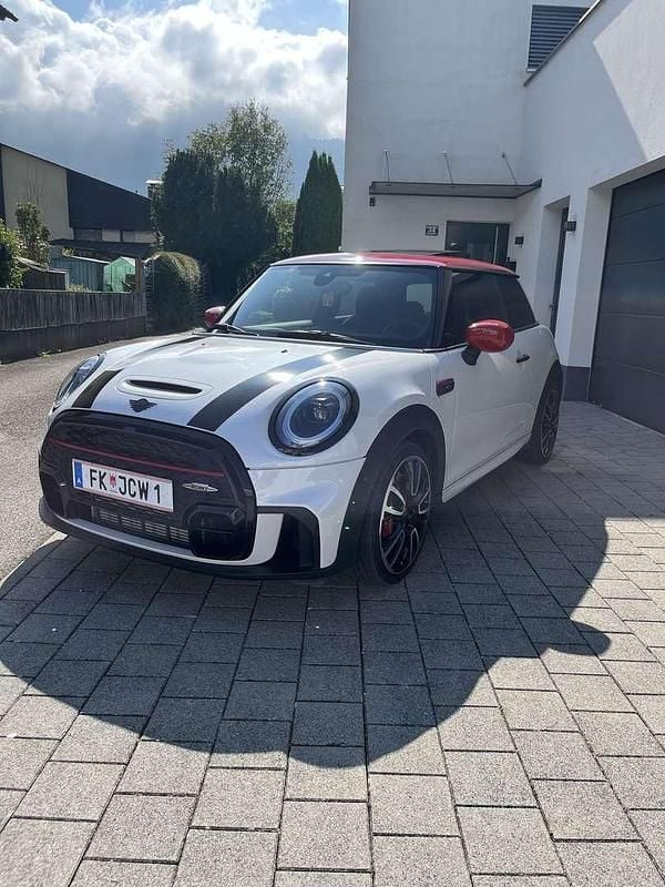 Gebraucht Mini John Cooper Works 231 PS (169 kW) 2023 Weiß Kleinwagen